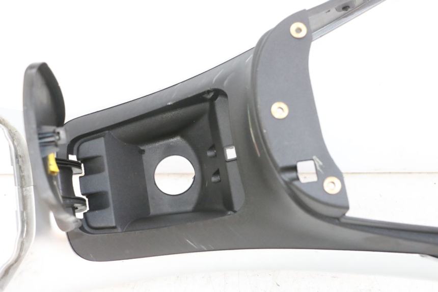 photo de TAPA DEPOSITO PIAGGIO MP3 LT 300 (2010 - 2016) - Zoom estado de uso