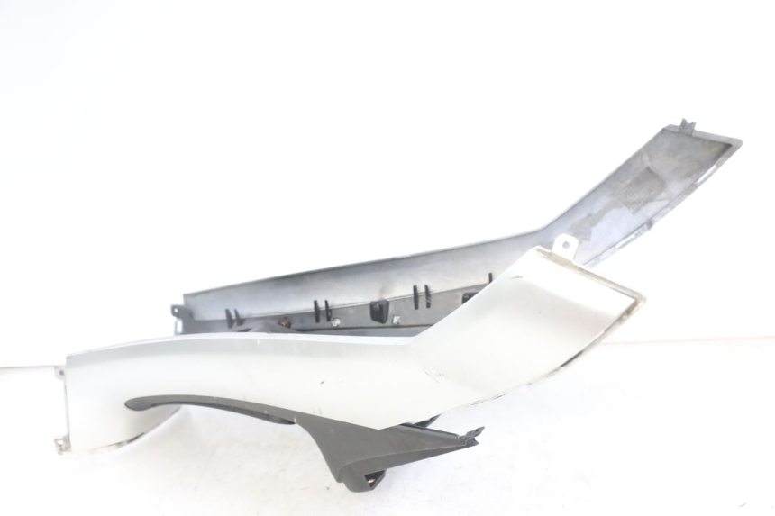 photo de TAPA DEPOSITO PIAGGIO MP3 LT 300 (2010 - 2016) - Otra perspectiva