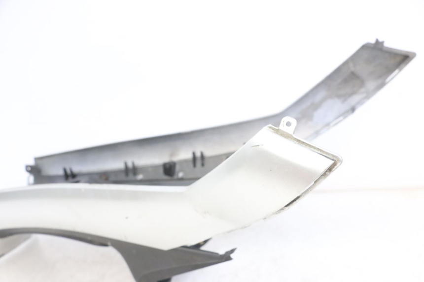 photo de TAPA DEPOSITO PIAGGIO MP3 LT 300 (2010 - 2016) - Primer plano técnico