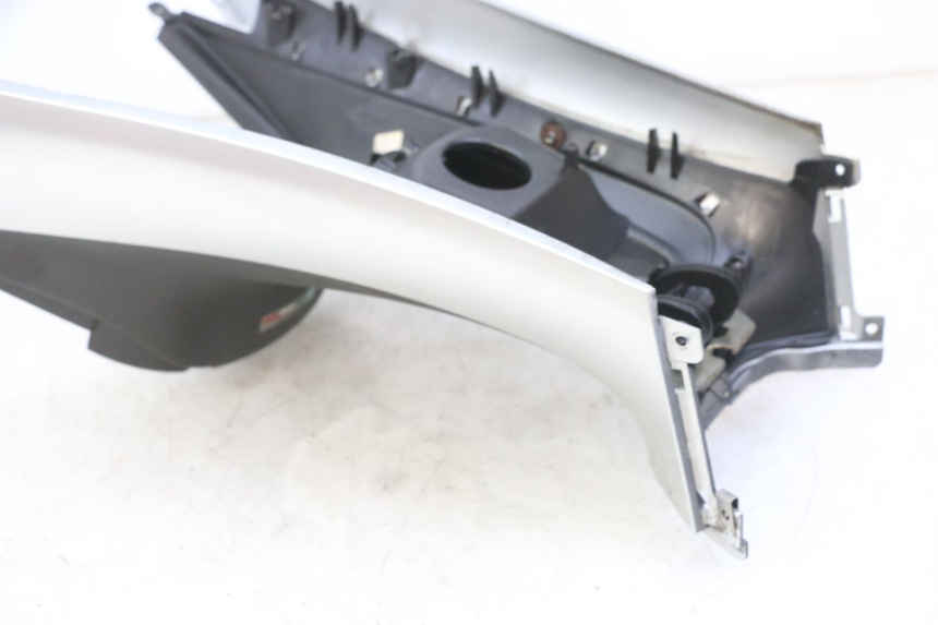 photo de TAPA DEPOSITO PIAGGIO MP3 LT 300 (2010 - 2016) - Estado de la superficie y material