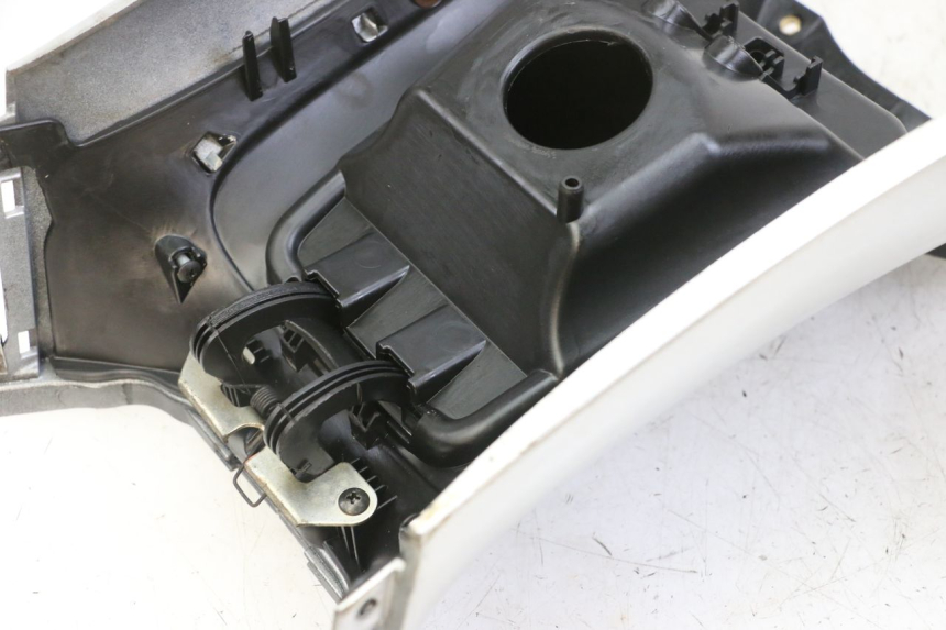 photo de TAPA DEPOSITO PIAGGIO MP3 LT 300 (2010 - 2016) - Marcados y referencias originales