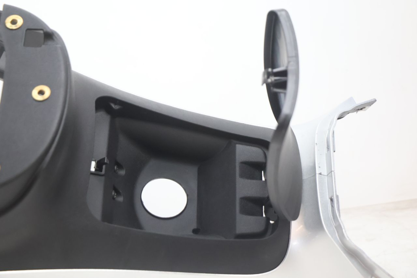 photo de TAPA DEPOSITO PIAGGIO MP3 LT 300 (2010 - 2016) - Otra perspectiva