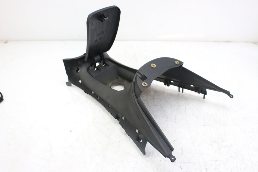 photo de CARENADO DE DEPÓSITO PIAGGIO MP3 RL 250 (2006 - 2010) - Detalles de los puntos de fijación