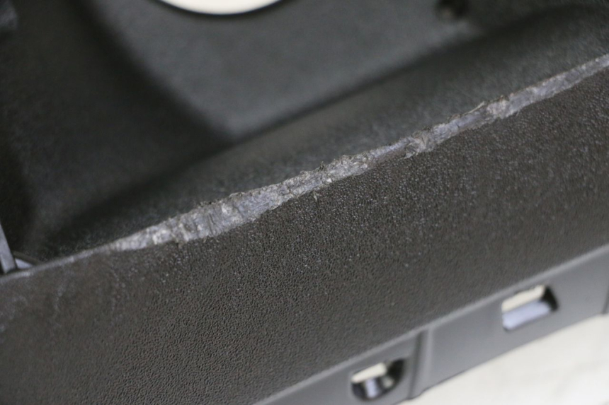 photo de CARENADO DE DEPÓSITO PIAGGIO MP3 500 (2014 - 2017) - Primer plano técnico