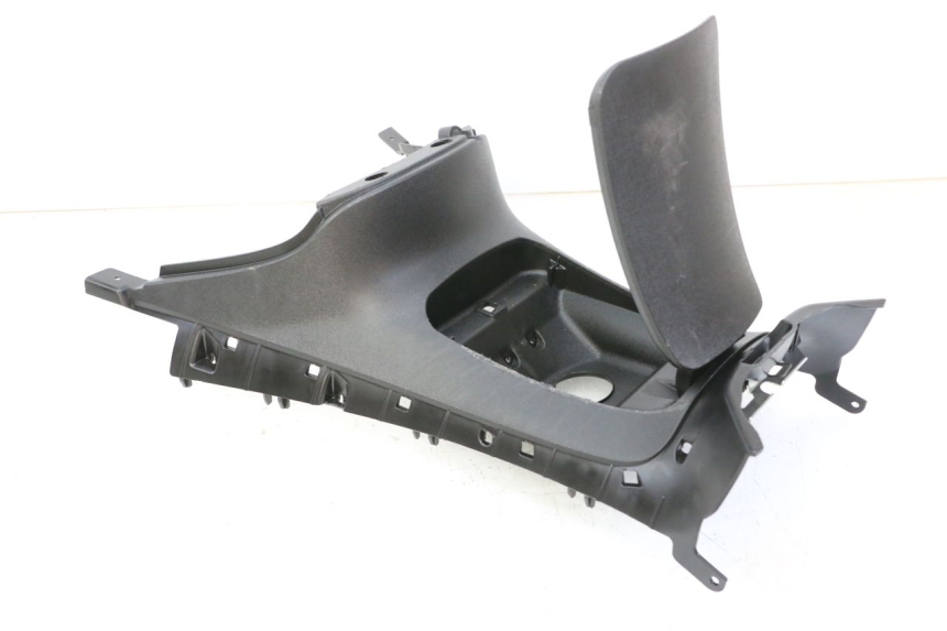 photo de CARENADO DE DEPÓSITO PIAGGIO MP3 500 (2014 - 2017) - Detalles de los puntos de fijación