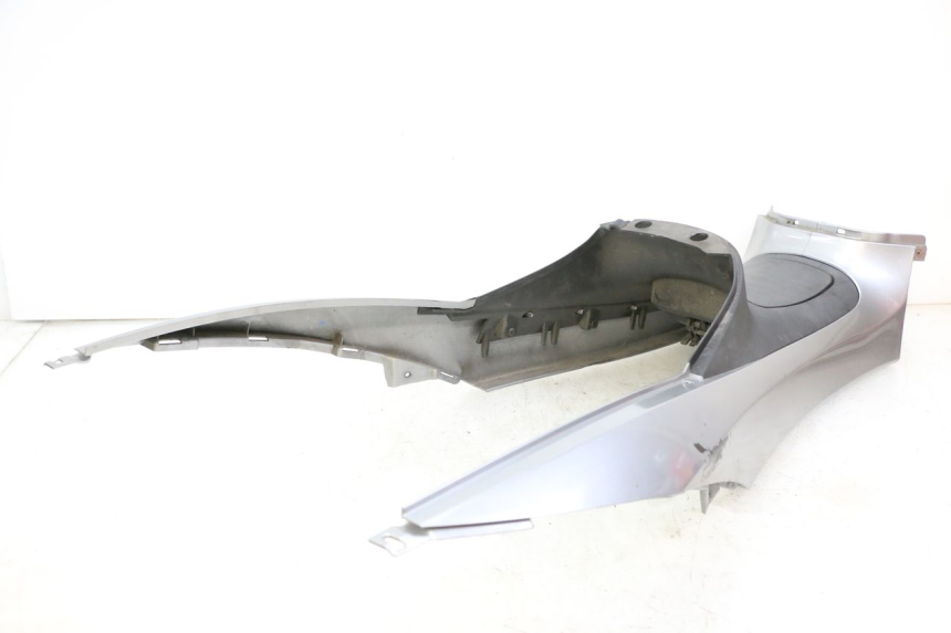 photo de CARENADO DE DEPÓSITO PIAGGIO MP3 500 (2014 - 2017) - Zoom sobre los componentes