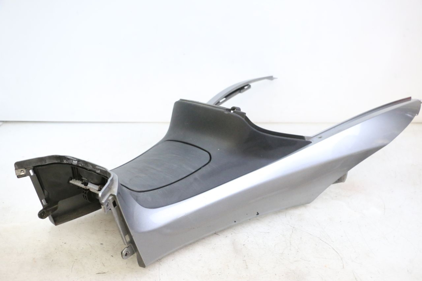 photo de CARENADO DE DEPÓSITO PIAGGIO MP3 500 (2014 - 2017) - Enfoque en la estructura