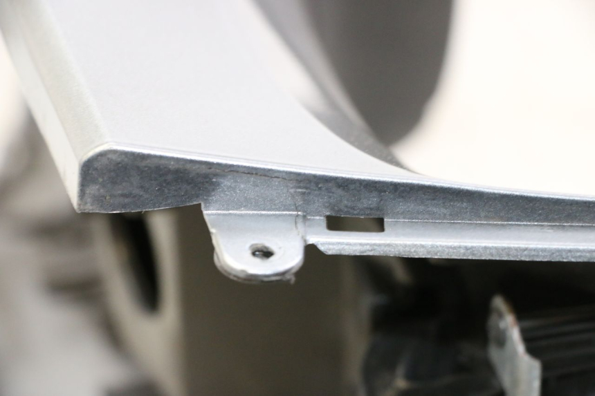 photo de CARENADO DE DEPÓSITO PIAGGIO MP3 500 (2014 - 2017) - Primer plano técnico