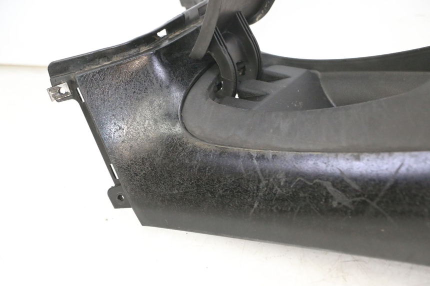 photo de TAPA DEPOSITO PIAGGIO MP3 500 (2011 - 2015) - Primer plano de alta resolución