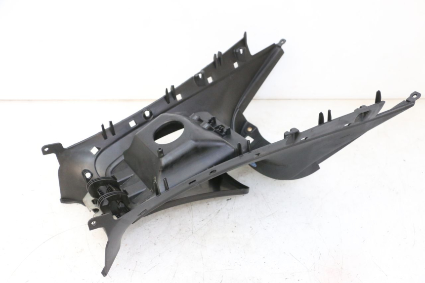 photo de TAPA DEPOSITO PIAGGIO MP3 125 (2006 - 2014) - Detalle de la pieza