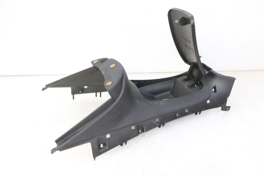 photo de TAPA DEPOSITO PIAGGIO MP3 125 (2006 - 2014) - Detalles de los puntos de fijación