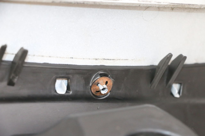 photo de CARENADO DE DEPÓSITO PIAGGIO MP3 RL 250 (2006 - 2010) - Detalle de la pieza