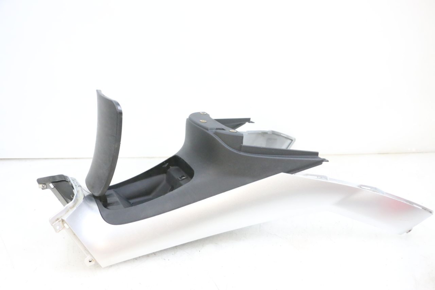 photo de CARENADO DE DEPÓSITO PIAGGIO MP3 RL 250 (2006 - 2010) - Primer plano de alta resolución