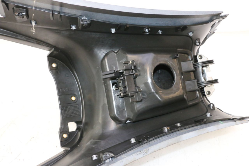 photo de TAPA DEPOSITO PIAGGIO MP3 125 (2006 - 2014) - Detalle de la pieza