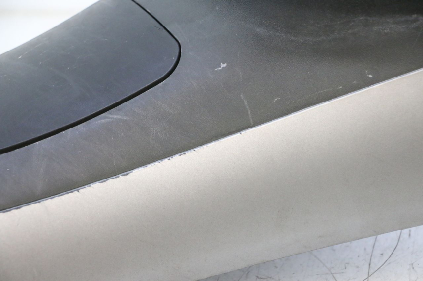photo de TAPA DEPOSITO PIAGGIO MP3 125 (2006 - 2014) - Características distintivas