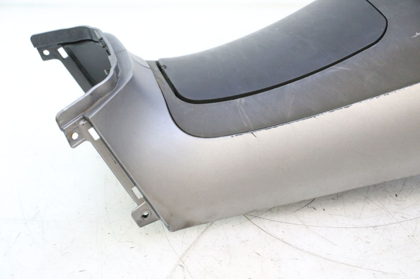 photo de TAPA DEPOSITO PIAGGIO MP3 125 (2006 - 2014) - Zoom sobre los componentes