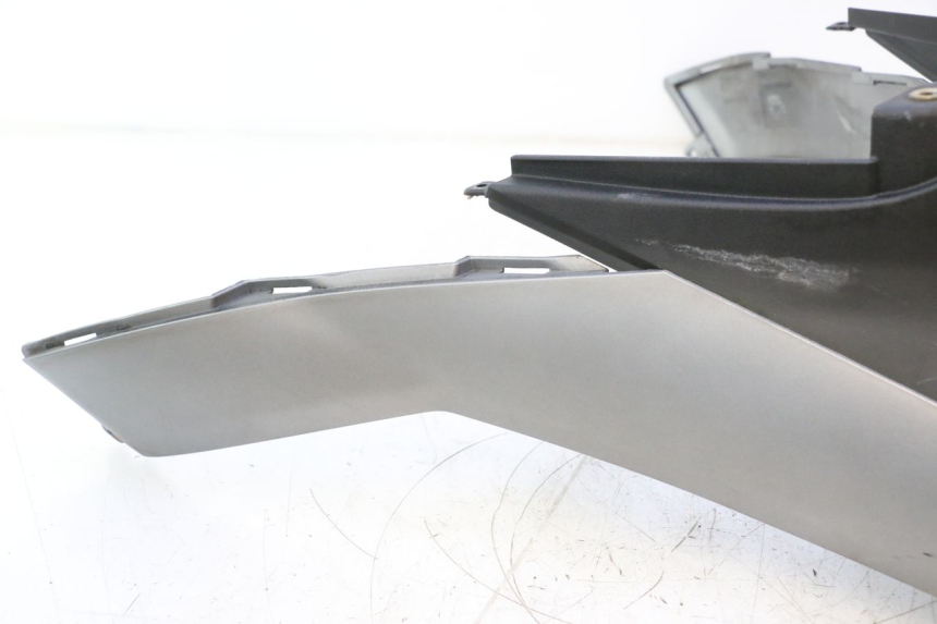 photo de TAPA DEPOSITO PIAGGIO MP3 125 (2006 - 2014) - Enfoque en la estructura