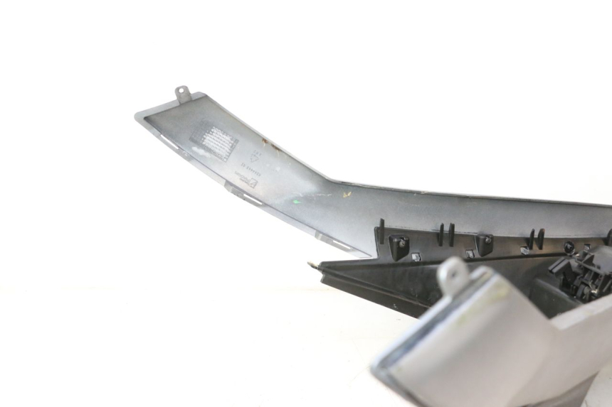 photo de TAPA DEPOSITO PIAGGIO MP3 125 (2006 - 2014) - Otra perspectiva