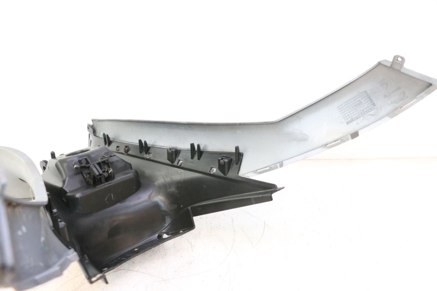 photo de TAPA DEPOSITO PIAGGIO MP3 125 (2006 - 2014) - Primer plano técnico