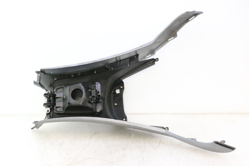 photo de TAPA DEPOSITO PIAGGIO MP3 125 (2006 - 2014) - Detalles de los puntos de fijación