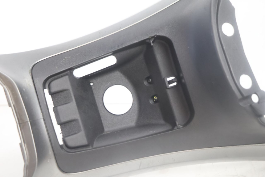 photo de TAPA DEPOSITO PIAGGIO MP3 500 (2016 - 2018) - Primer plano técnico
