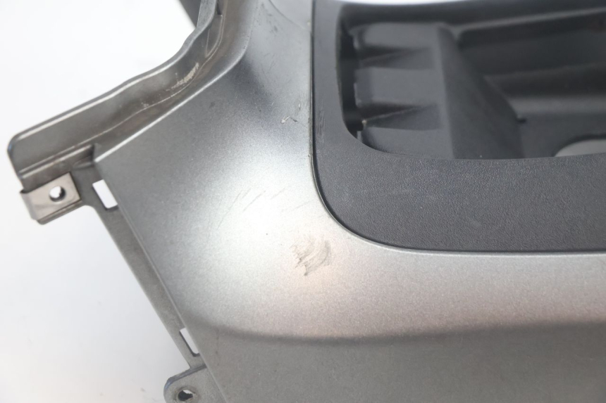 photo de TAPA DEPOSITO PIAGGIO MP3 500 (2016 - 2018) - Detalles de los puntos de fijación