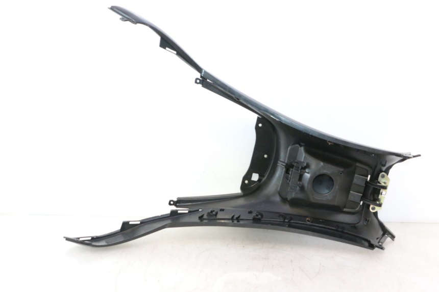 photo de TAPA DEPOSITO PIAGGIO MP3 500 (2011 - 2015) - Detalles de los puntos de fijación
