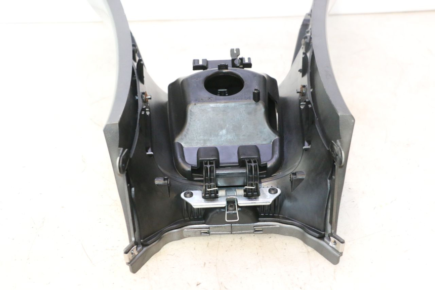 photo de TAPA DEPOSITO PIAGGIO MP3 500 (2016 - 2018) - Primer plano de alta resolución