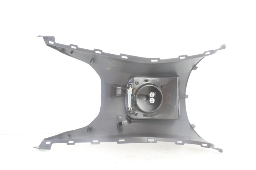 photo de TAPA DEPOSITO YAMAHA N-MAX NMAX 125 (2021 - 2024) - Primer plano técnico