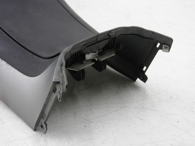 photo de TAPA DEPOSITO PIAGGIO MP3 RL 125 (2008 - 2009) - Zoom sobre los componentes