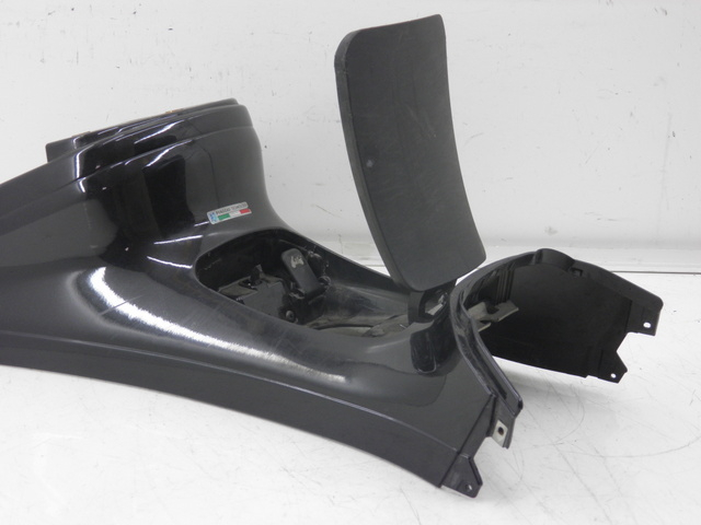 photo de TAPA DEPOSITO PIAGGIO XEVO - X EVO 125 (2010 - 2015) - Detalle de la pieza