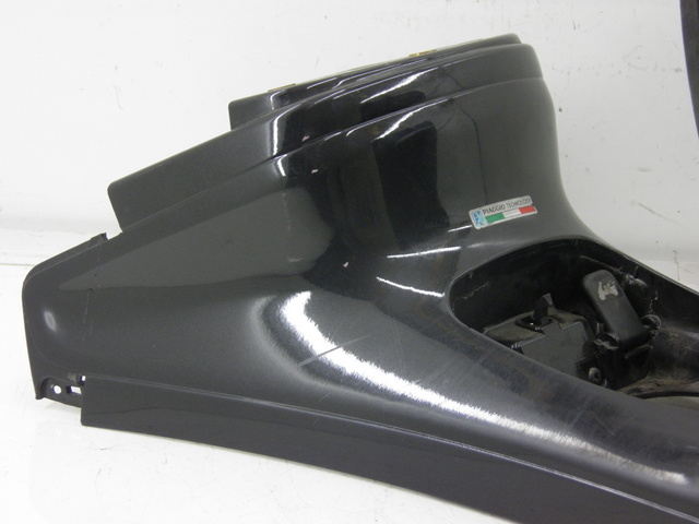photo de TAPA DEPOSITO PIAGGIO XEVO - X EVO 125 (2010 - 2015) - Otra perspectiva