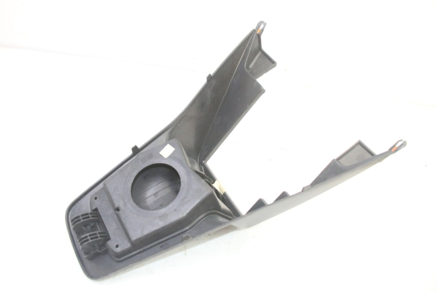 photo de TAPA DEPOSITO PEUGEOT SATELIS 250 (2006 - 2012) - Detalles de los puntos de fijación