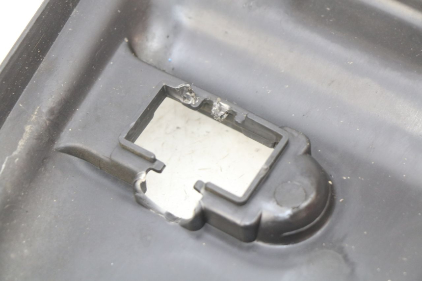 photo de CARENADO DE DEPÓSITO SUZUKI SIXTEEN 125 (2008 - 2010) - Zoom estado de uso