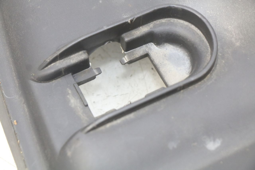 photo de CARENADO DE DEPÓSITO SUZUKI SIXTEEN 125 (2008 - 2010) - Primer plano técnico