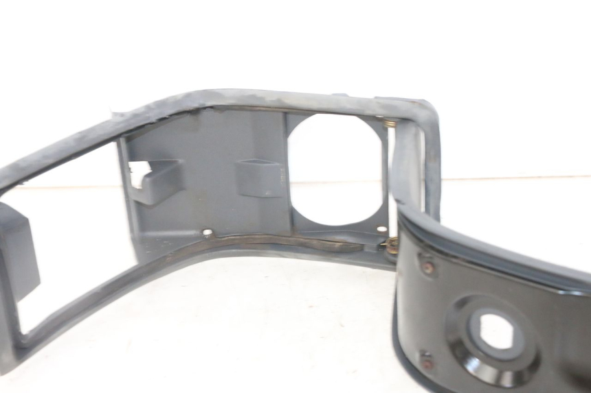 photo de TAPA DEPOSITO PIAGGIO SUPER LX 125 (2000 - 2003) - Detalles de los puntos de fijación