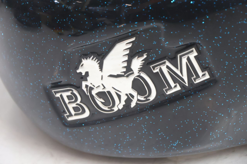 photo de TAPA DEPOSITO BOOM TRIKE FUN 500 (2004 - 2010) - Primer plano técnico