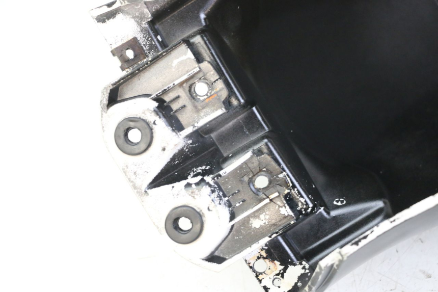 photo de TAPA DEPOSITO YAMAHA TZR 50 (2008 - 2016) - Detalles de los puntos de fijación
