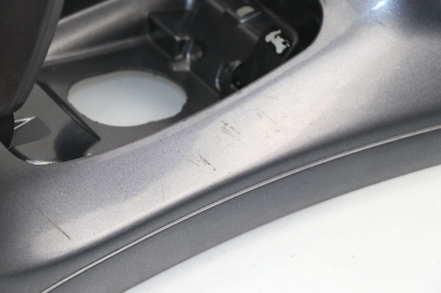 photo de TAPA DEPOSITO PIAGGIO X8 400 (2006 - 2007) - Detalles de los puntos de fijación