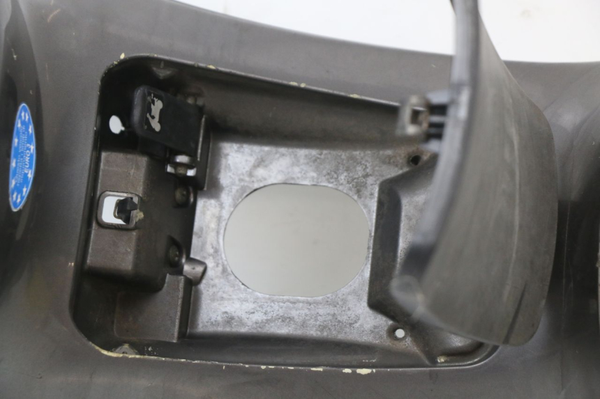 photo de CARENADO DE DEPÓSITO PIAGGIO XEVO - X EVO 125 (2007 - 2017) - Detalles de los puntos de fijación