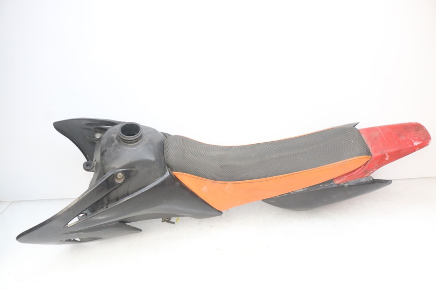 photo de CARROCERÍA CARENAJE COMPLETO CCR DIRT BIKE 110 - Zoom sobre los componentes