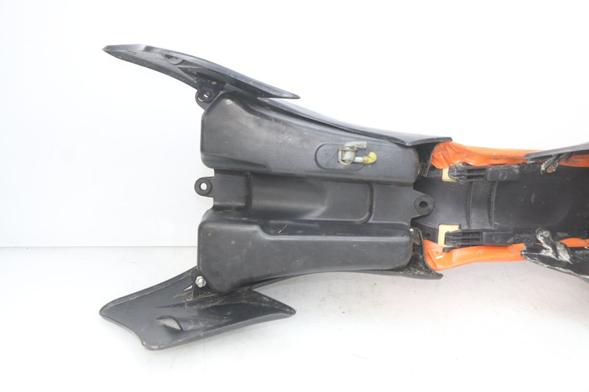 photo de CARROCERÍA CARENAJE COMPLETO CCR DIRT BIKE 110 - Enfoque en la estructura