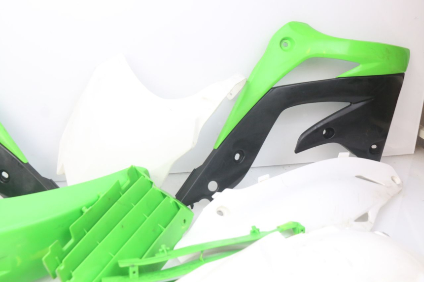 photo de CARROCERÍA CARENAJE COMPLETO KAWASAKI KX F KXF 450 (2012 - 2015) - Detalles de los puntos de fijación