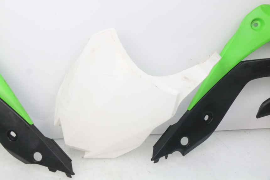 photo de CARROCERÍA CARENAJE COMPLETO KAWASAKI KX F KXF 450 (2012 - 2015) - Detalles de los puntos de fijación