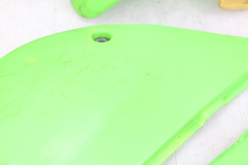 photo de CARROCERÍA CARENAJE COMPLETO KAWASAKI KX 85 (2001 - 2013) - Primer plano técnico