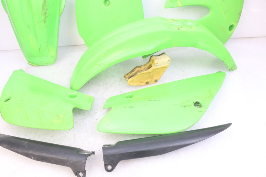 photo de CARROCERÍA CARENAJE COMPLETO KAWASAKI KX 85 (2001 - 2013) - Zoom sobre los componentes