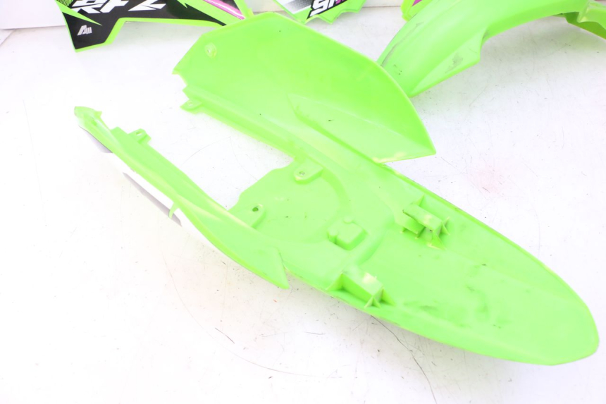 photo de CARROCERÍA CARENAJE COMPLETO APOLLO RFZ 125 - Zoom sobre los componentes