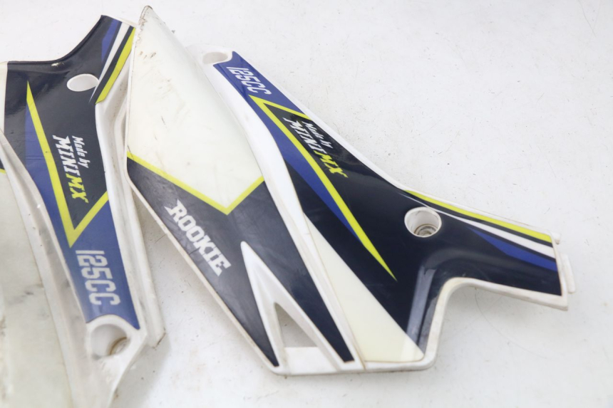 photo de COMPLETO CARENADO MINI MX ROOKIE 125 - Detalles de los puntos de fijación