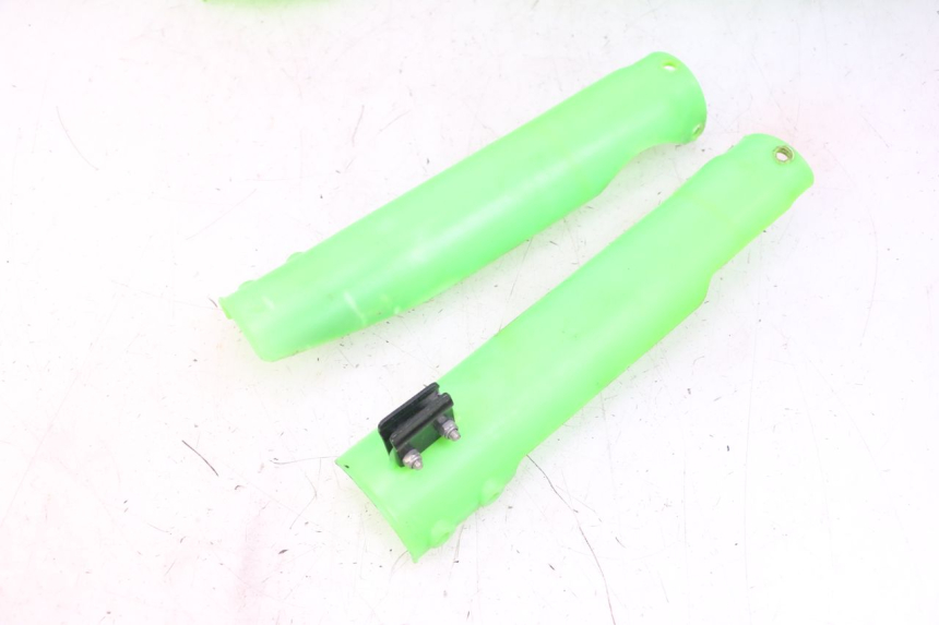 photo de CARROCERÍA CARENAJE COMPLETO APOLLO RXF 125 - Zoom sobre los componentes