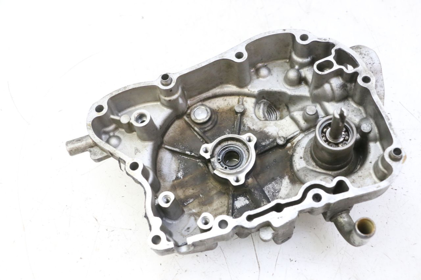 photo de CUBIERTA DEL ENCENDIDO HONDA FES S-WING SWING ABS 125 (2007 - 2015) - Detalles de los puntos de fijación